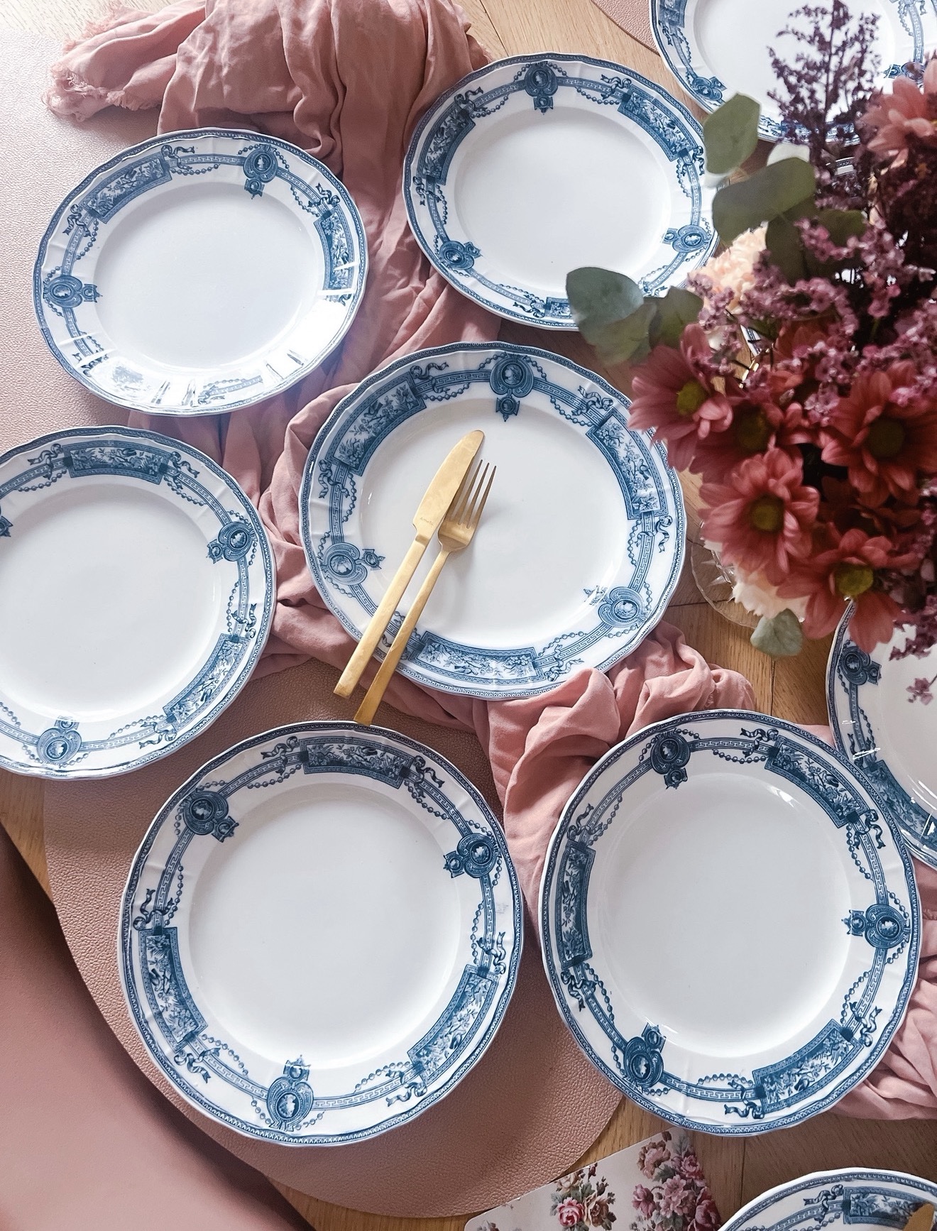 4 assiettes « médaillon » St Amand