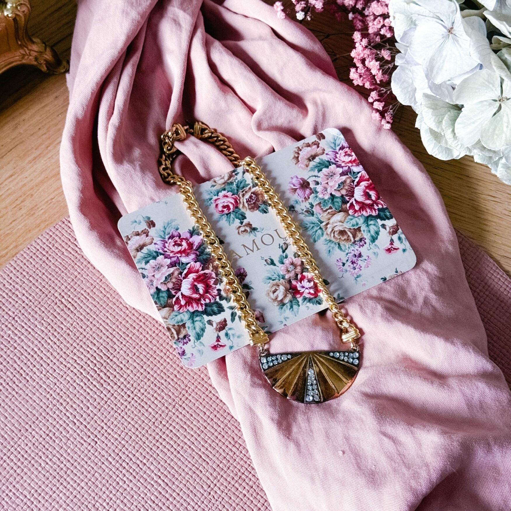 Collier plastron