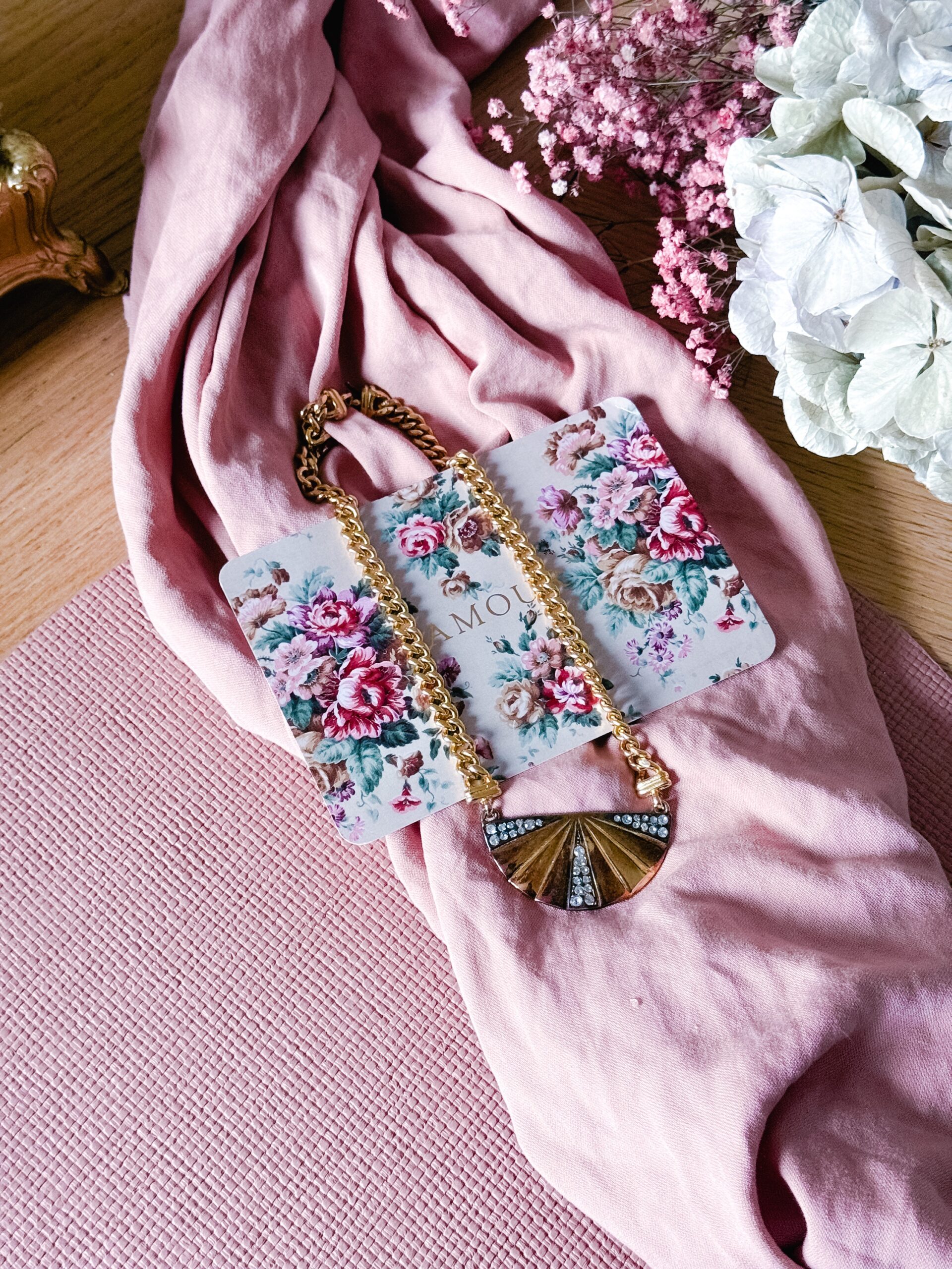 Collier plastron