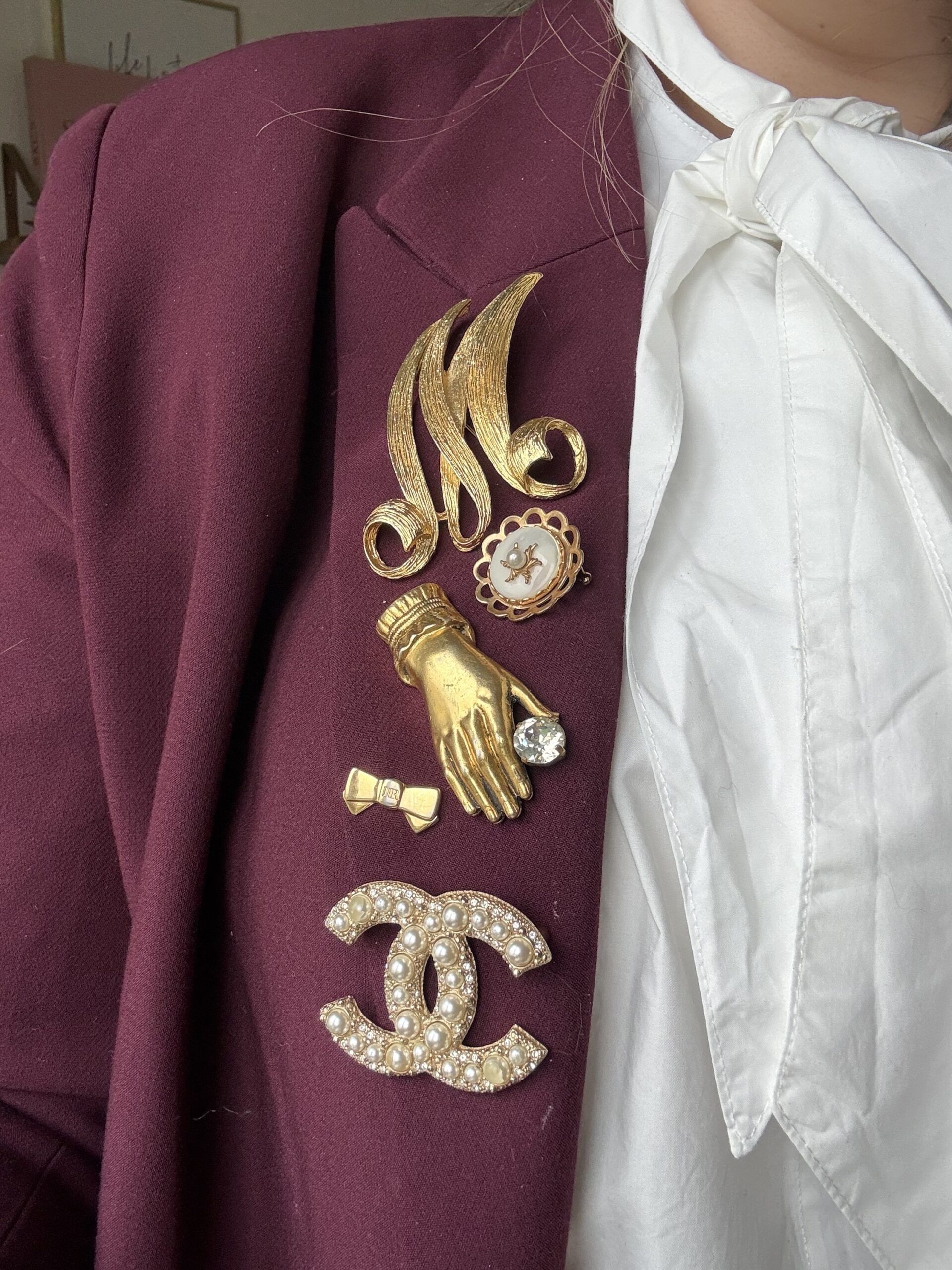 Broche M – Image 2