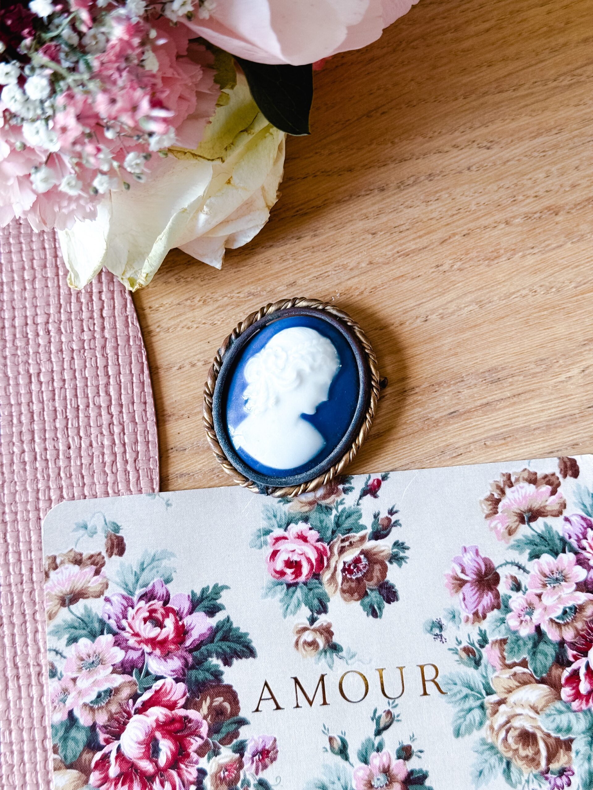 Broche Camée bleu