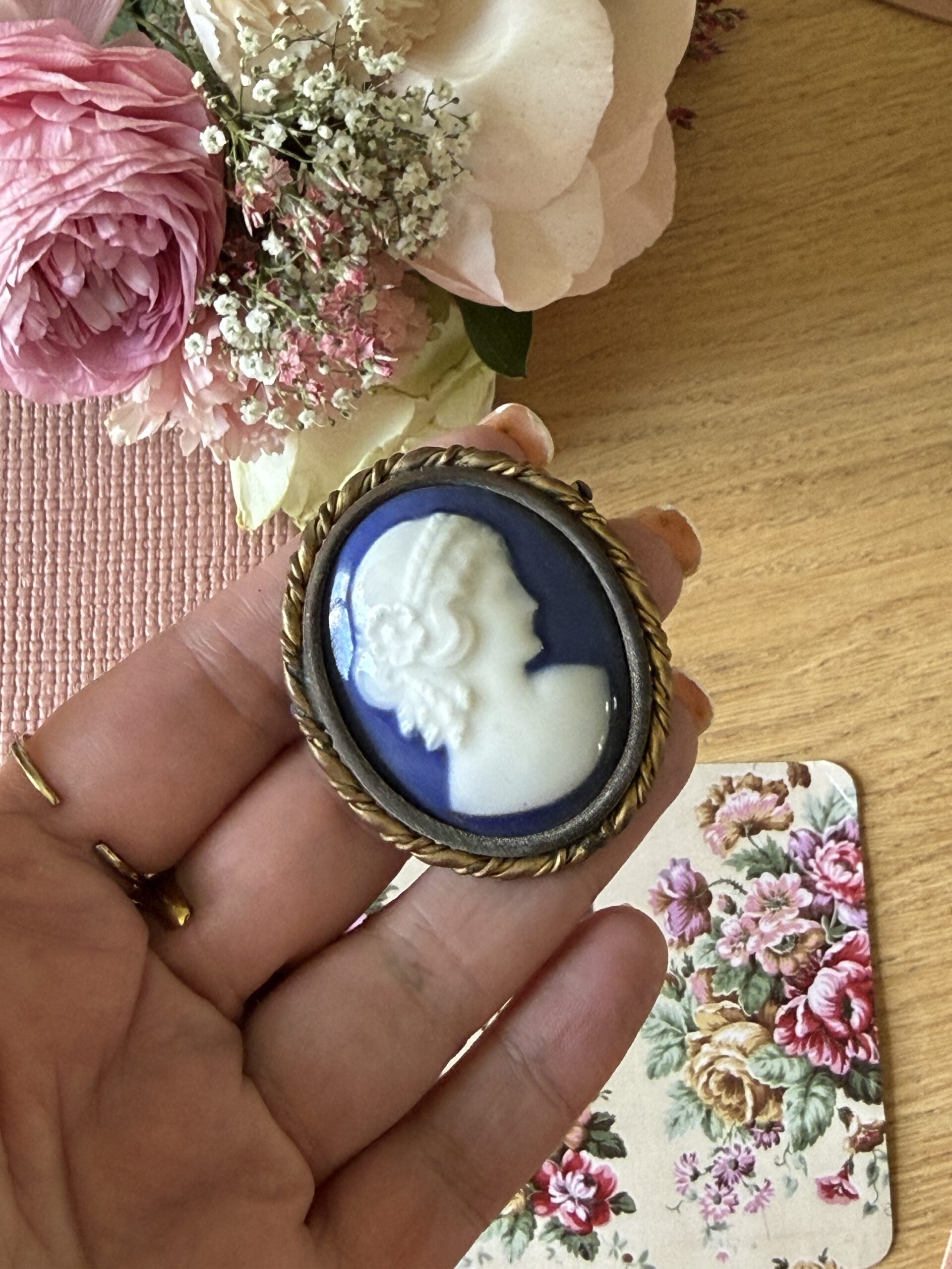 Broche Camée bleu – Image 2