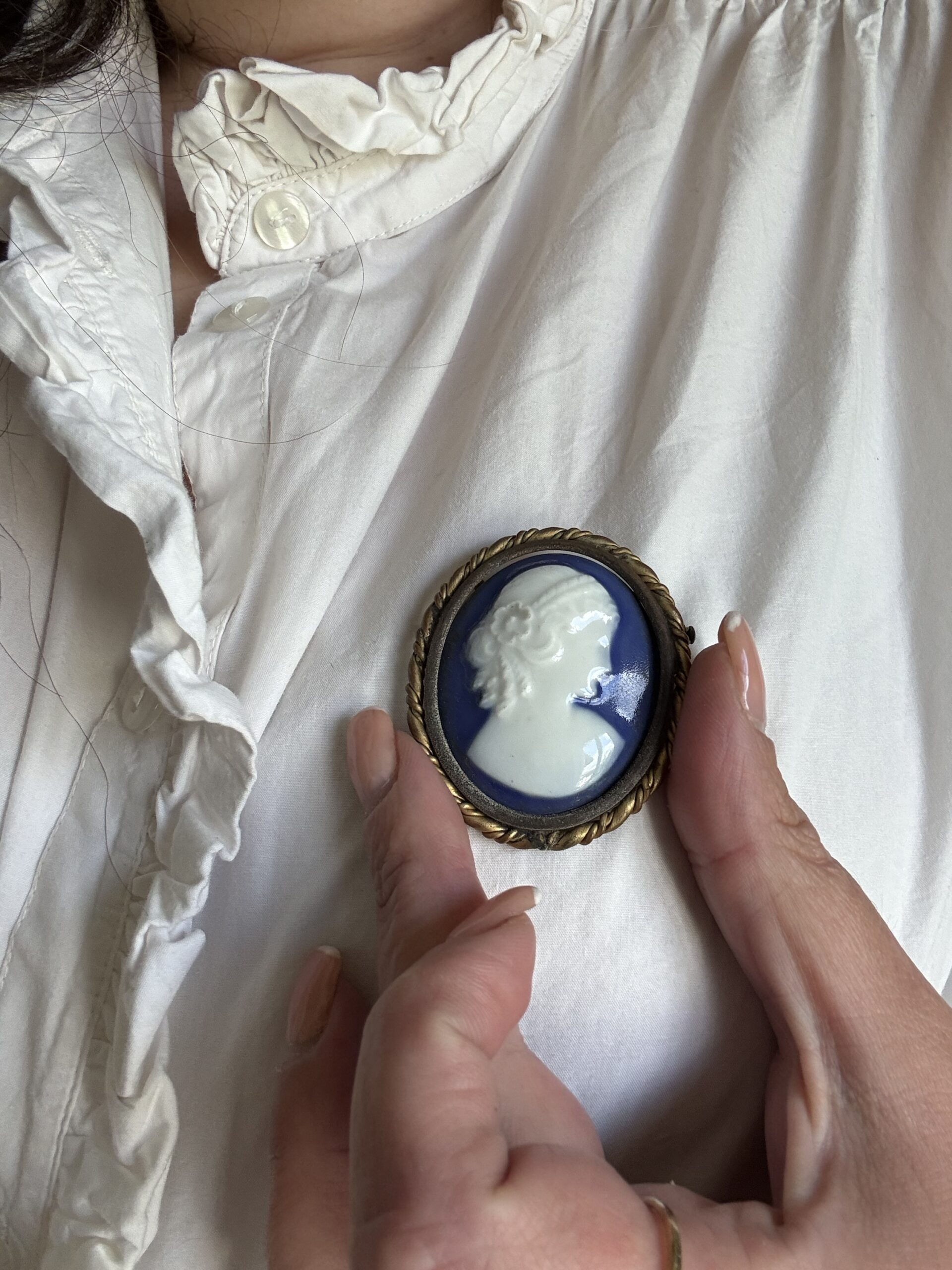 Broche Camée bleu – Image 3