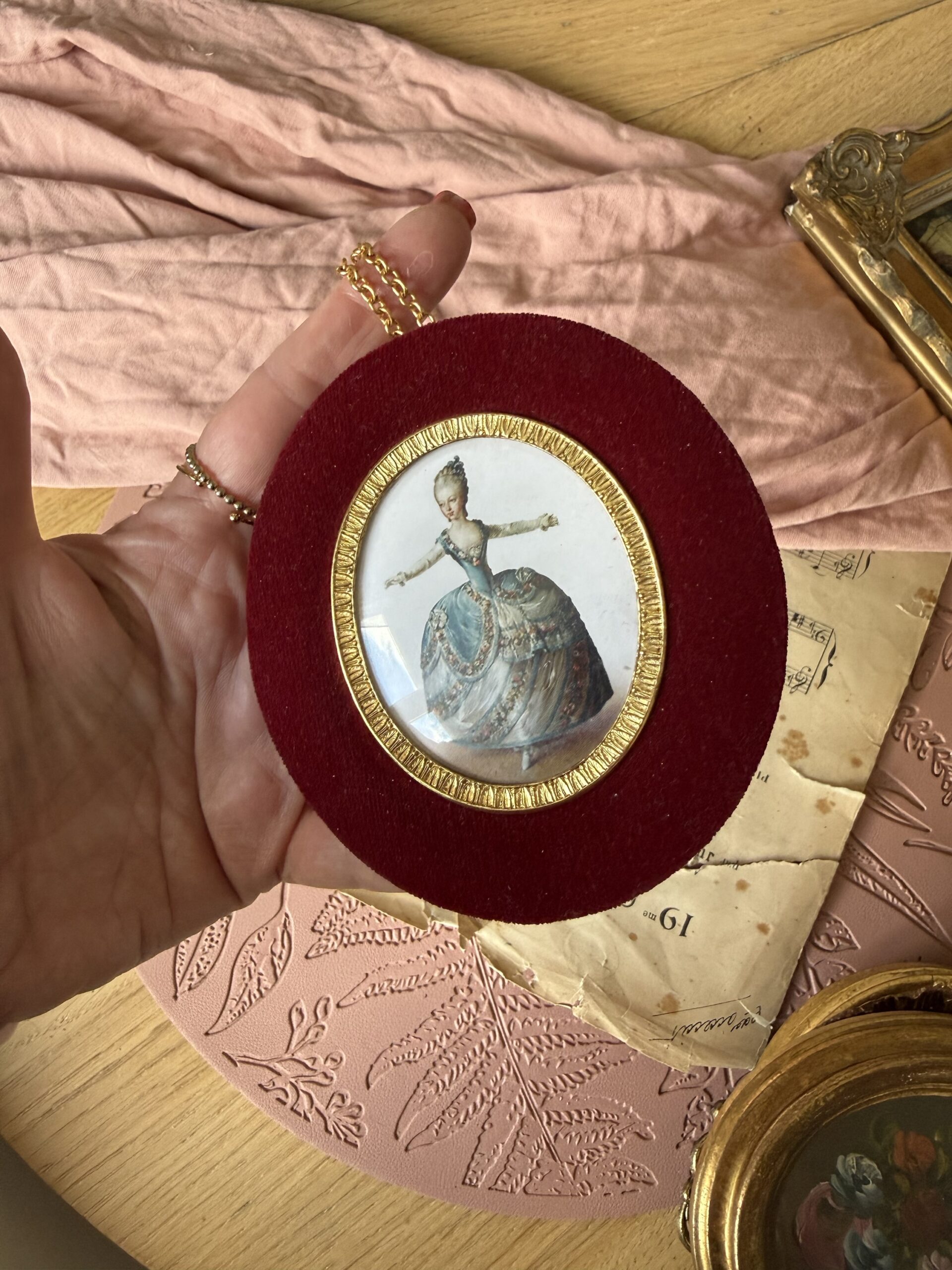 Cadre velours rouge – Image 3