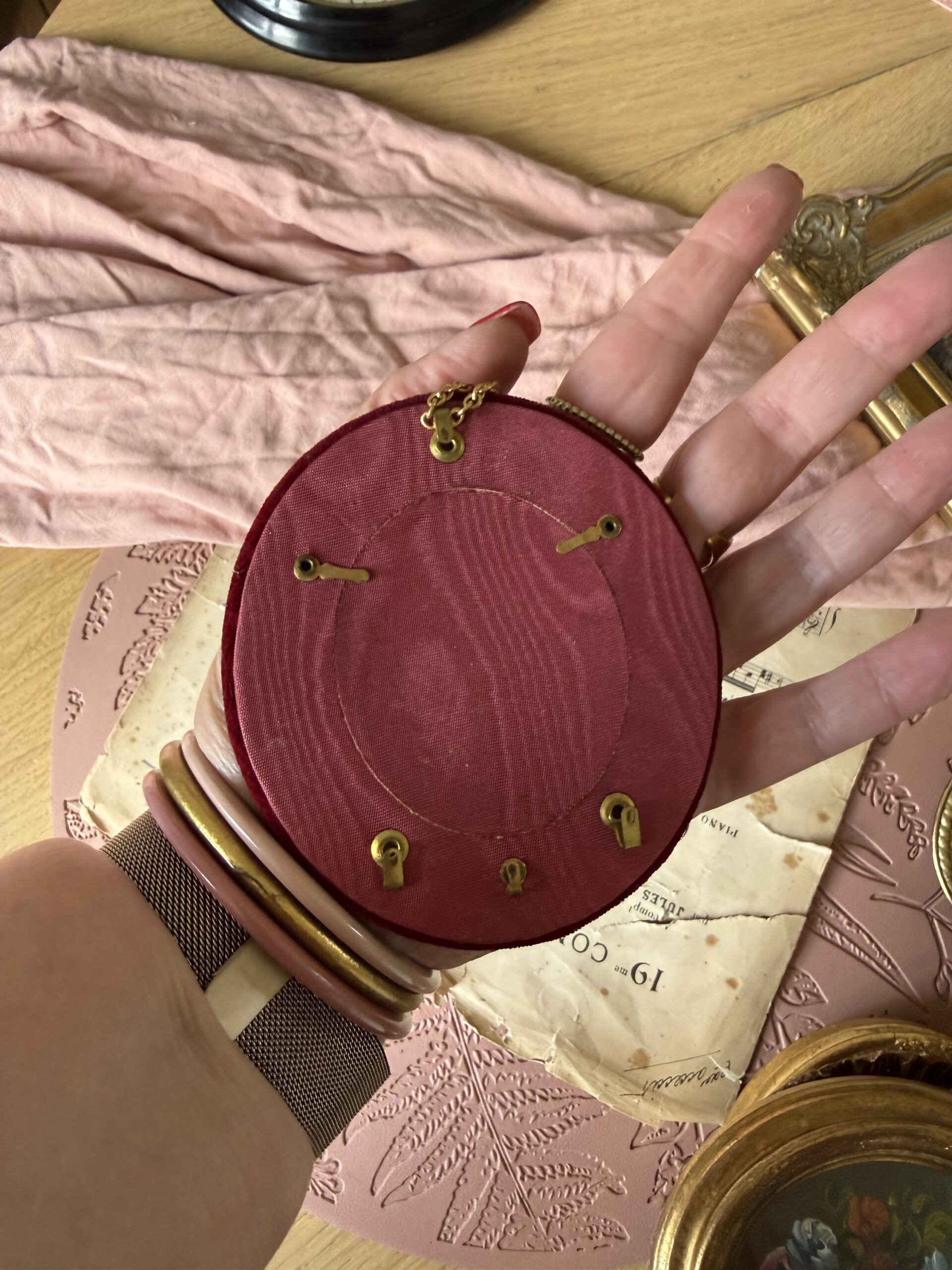 Cadre velours rouge – Image 2